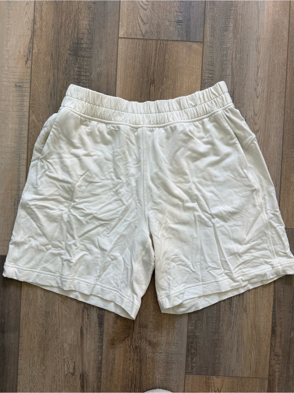 Lululemon BeCalm mid rise bermuda short